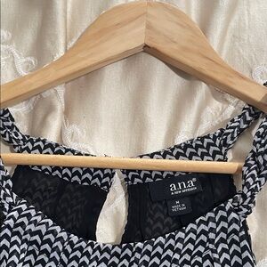 a.n.a Black and White Chevron Top